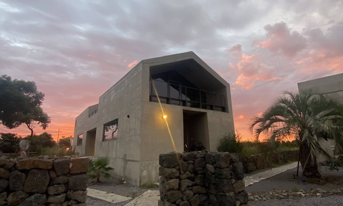 Bouvet Island Villa | Architect's studio-beautiful Mt.Hanla view with sunrise sun & sunset