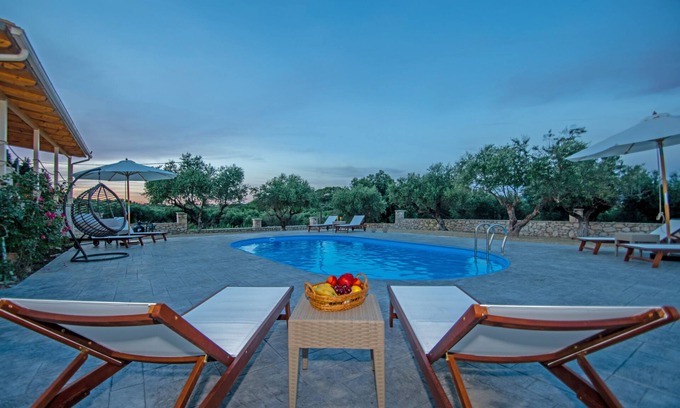 Zakynthos Town Villa | Ariadni di Olivio Villa