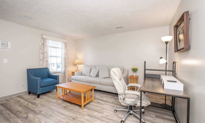 Williamstown Condo | Arkstone Retreat 2 – Chic 2 BDR!