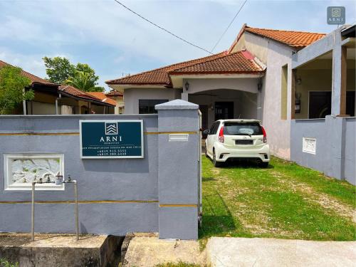 Kampung Jaya House | Arni Homestay - Mak Chili