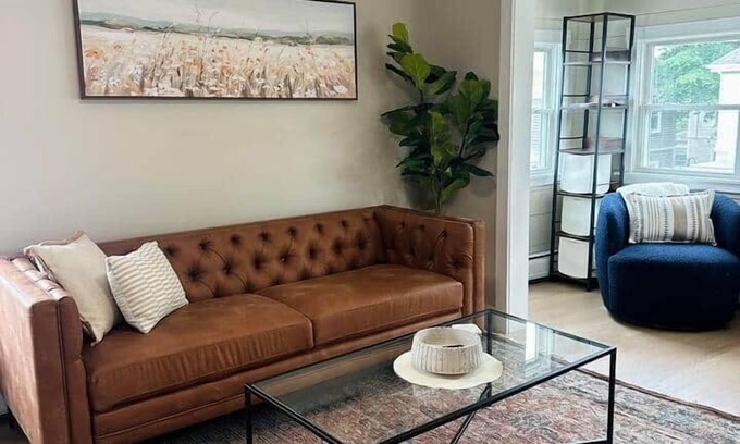 New Bedford Apartment | Arnold's: Renovated 2 Bedroom in New Bedford West End, walk to Buttonwood Park