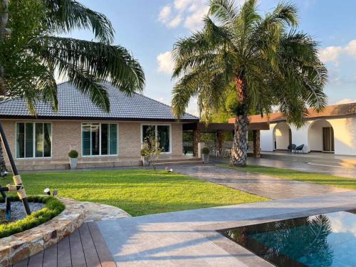 Huai Yai Villa | Arom Pool Villa Pattaya 2