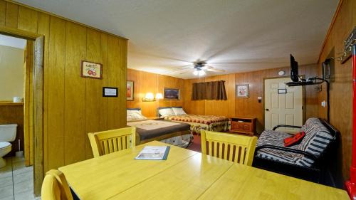 Red River Apartment | Arrowhead 18