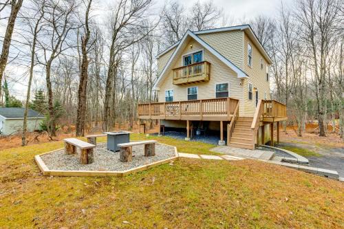 Pocono Lake House | Arrowhead Lake Access and Fire Pit Serene Cottage