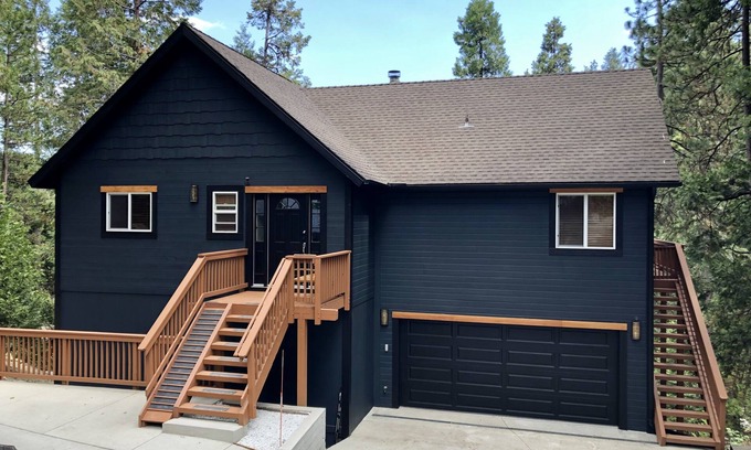 Blue Jay House | Arrowhead Lodge - 5 min walk to lake, jacuzzi tubs and AC!