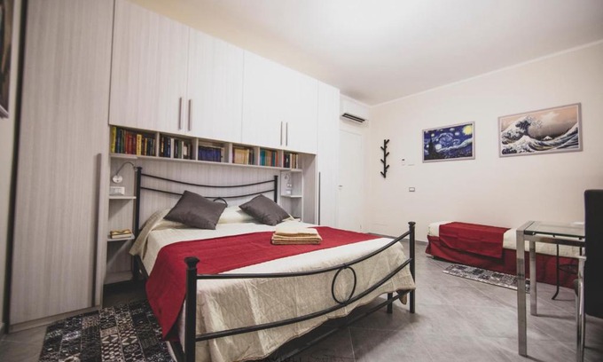 Old Town Bed & Breakfast | ART & BOOKS bed and breakfast