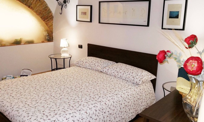 Montecalvario House | Art, history and tradition. Two rooms with Wi-Fi in the heart of Naples