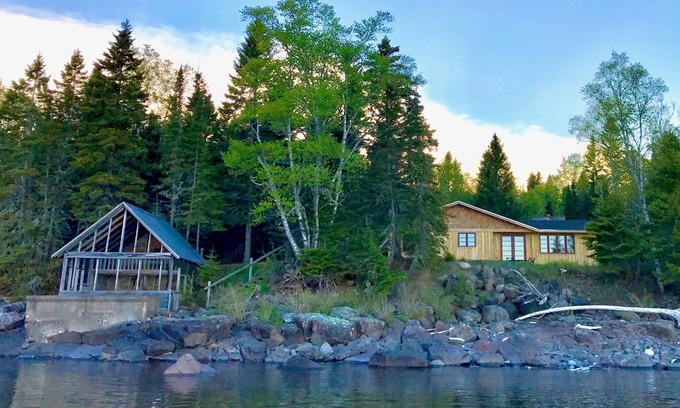 Lutsen Cabin | Artisan-crafted Magic on Lake Superior between Lutsen and Grand Marais