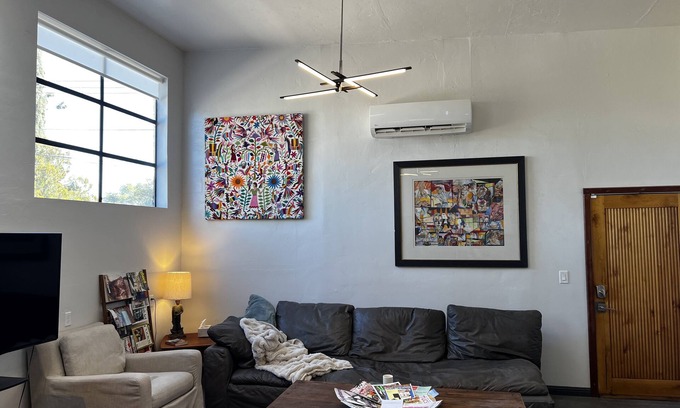 Richland Heights East House | Artisan Home 12 foot ceiling Loft in Space central great location off street