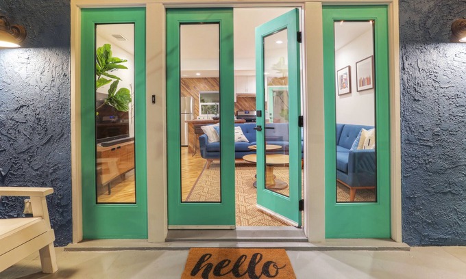 Park Mesa Heights Apartment | Artistic retro styled apartment central to Los Angeles