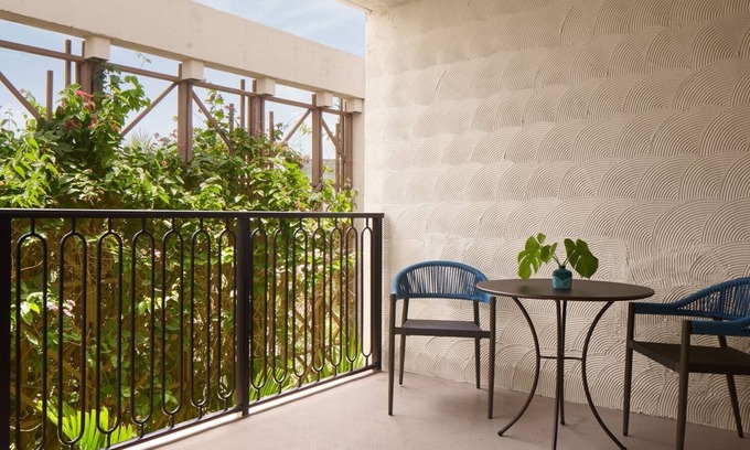 Coconut Grove Hotel | Artistic Room w/Instagram-Worthy Interiors, Balcony and Rooftop Pool Access