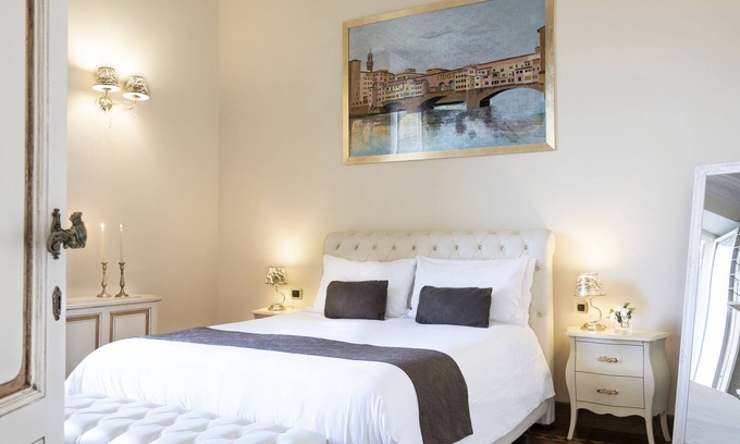 Santa Maria Novella Apartment | ARTWORK APARTMENT IN FLORENCE CITY CENTER