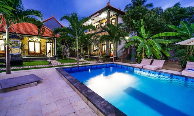 Jungut Batu House | Arya Inn Enny Salon and Spa