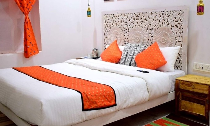 Amar Sagar Pol House | As my native place is Jaisalmer so I want to promote my jaisalmer's culture and traditions and destinations so I started this home stay. I also live in my home stay with my family so that not only I but my whole family can host you better. You can feel.