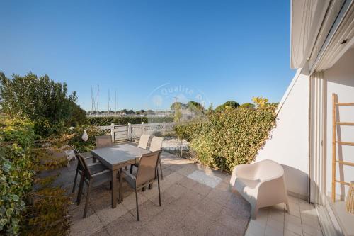 Le Grau-Du-Roi Apartment | AS20113 - P2 Cabine, jardin avec belle vue sur le chenal et les bateaux