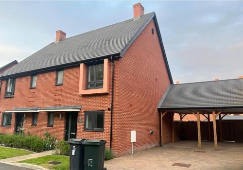 Willesborough House | Ashford Retreat - Luxury Home with Double Parking