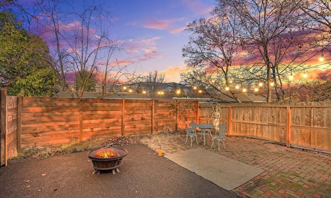 Ashland House | Ashland Urban Cabin - Centrally located & walking distance to SOU and Downtown