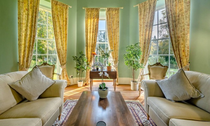 Beccles House | Ashmans Hall - Nine Bedroom House, Sleeps 23