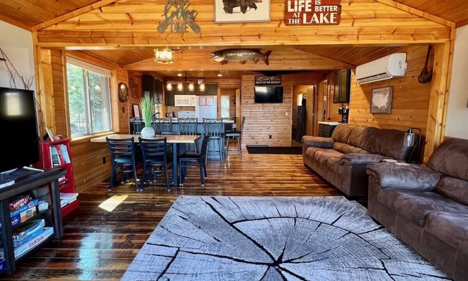 Hayward Cabin | Aspen Cabin - Lost Land Lake Waterfront Getaway