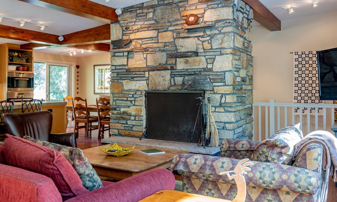 Warm Springs House | Aspen Home - Pet Friendly, Private Hot Tub & Close to Bald Mountain Ski Lodge