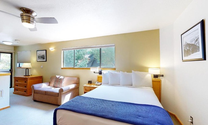 West End House | Aspen Mountain Lodge 211