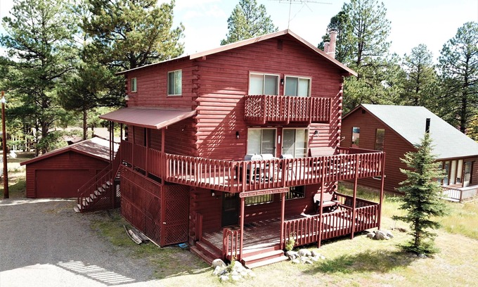 Ponderosa Pines Cabin | Aspen Retreat: Indoor Hottub
