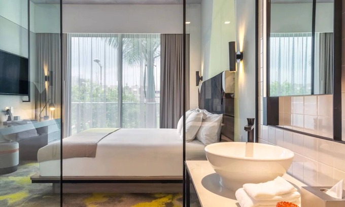 Midtown Hotel | Astonishing Executive Suite Near Miami Design District w/Fitness Center