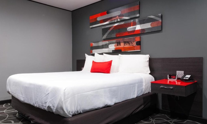 Lamanda Park Hotel | Astro Pasadena Hotel