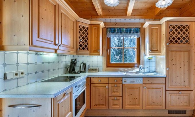 Heiligenblut House | Stunning private villa for 7 people with TV, terrace, pets allowed and parking
