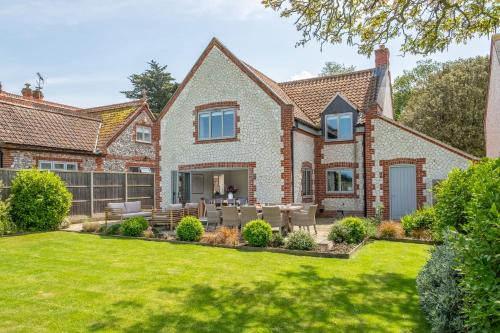 Thornham House | At Monterey 6