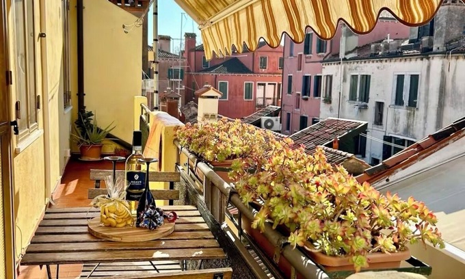 Castello Apartment | At the Biennale at Leda's