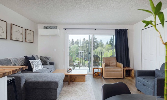 Bend Condo | At the River - Beautiful Stay, Amazing River View