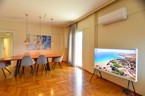 Palaio Faliro Apartment | Athens stylish apt 2 min walk to the beach , tram