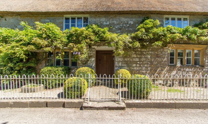 Ilminster Other | Atherstone Farmhouse - thatched farmhouse sleeps 10 guests in 4 bedrooms