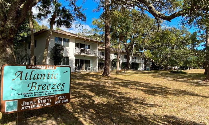 Jekyll Island Apartment | ATLANTIC BREEZE #3 2 bedrooms, 1 bathroom