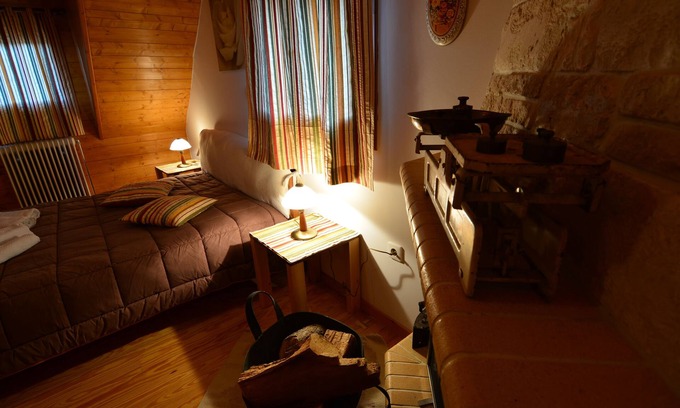 Synikia Mesi Trikalon Bed & Breakfast | Attic room (maximum capacity 2 adults)