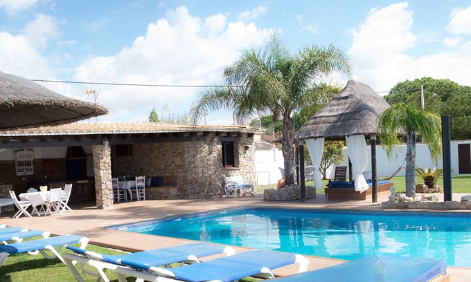 Chiclana de la Frontera Ski Chalet | Attractive villa with spacious outdoor pool and large private area