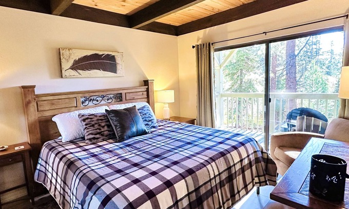 Kings Beach House | Attractive all-season townhome! Less than 10 min to Northstar, 3 min to beach!