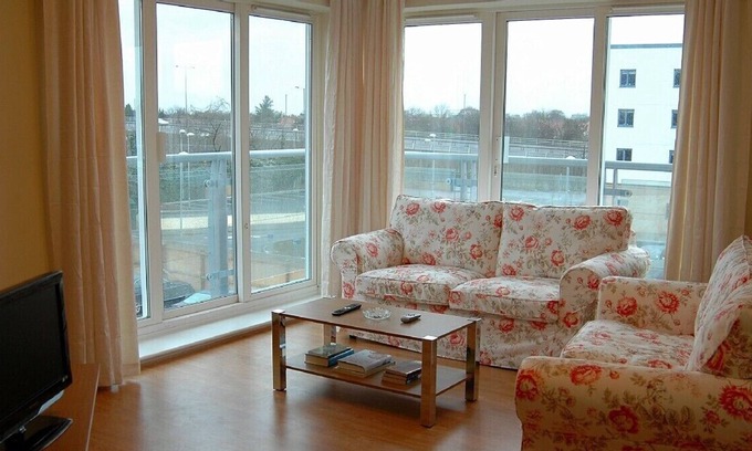 Sunbury on Thames Apartment | Attractive & comfortable apartment in Sunbury-On-Thames, West London