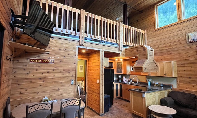 Revelstoke Hotel | ATV access with Shop at the Base of Boulder. Conveniently located just off TCH.