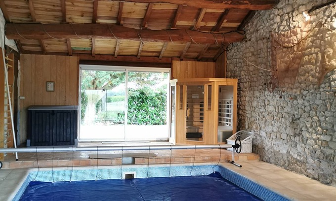 Saint-Sulpice-d'Arnoult House | Atypical Charentais country house: Sauna and indoor pool