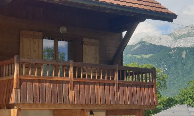 Lathuile Apartment | Atypical apartment near the lake (3 mns), mountains and resorts