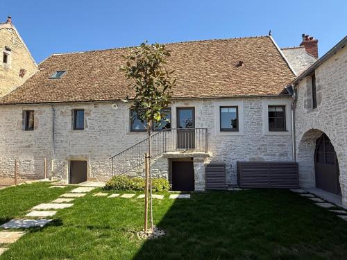 Meursault Villa | Au 8 à Meursault, Magnifique maison Bourguignonne au pied des vignes, jardin, places de parking privée