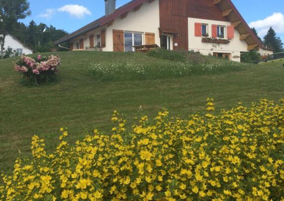 Les Fourgs Bed & Breakfast | Au Charnet
