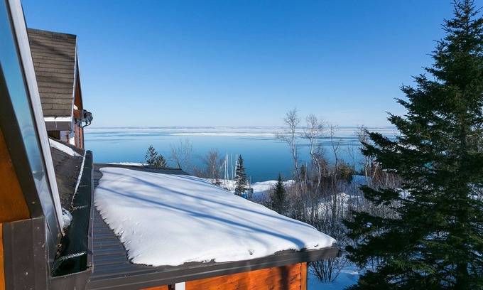 Cap-a-l'Aigle Bed & Breakfast | Auberge des Eaux Vives