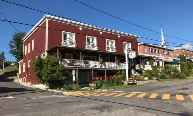 Notre-Dame-du-Lac Hotel | Auberge La Dolce Vita