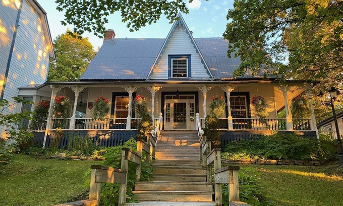 Gaspe Hotel | Auberge sous Les Arbres
