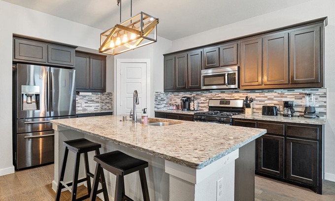 Aubrey House | Aubrey Escape w/Fenced Backyard by StayLage