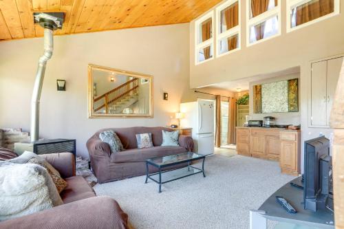 North Auburn House | Auburn Cottage with Patios and Garden - 3 Mi to Town!