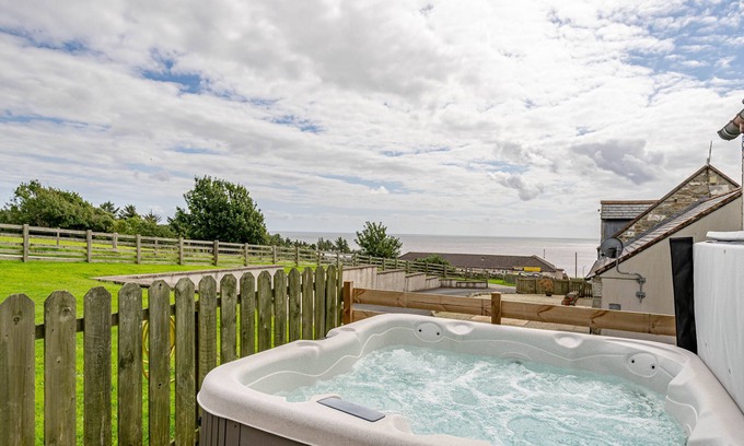 Castle Douglas Cottage | Auchenlarie Courtyard No 5 - a cottage that sleeps 4 guests in 2 bedrooms